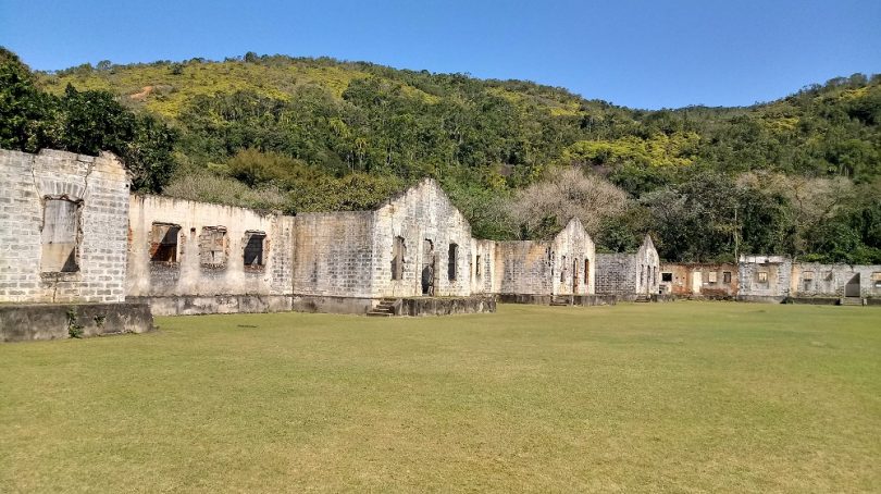 Ruínas do presídio na Ilha Anchieta